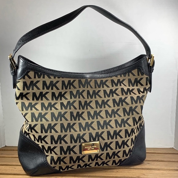 Michael Kors Handbags - Michael Kors signature Shoulder hobo bag